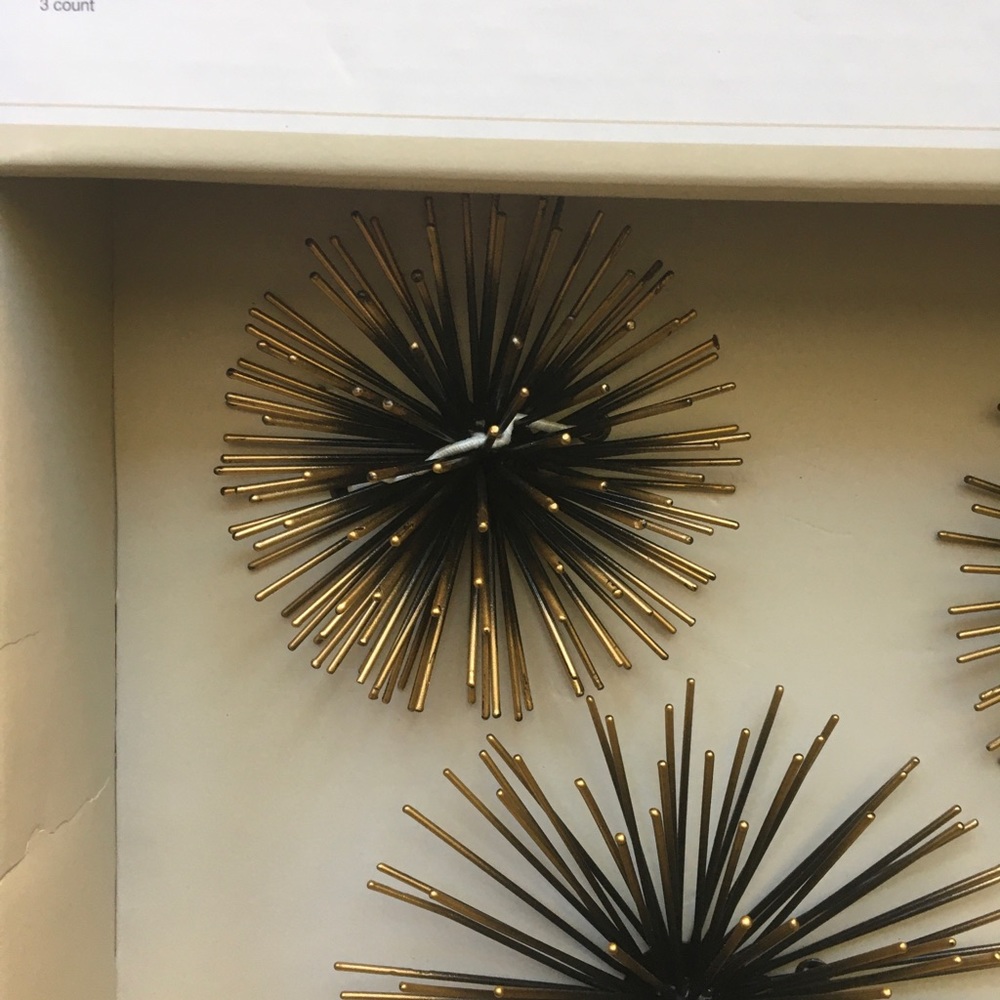 💛GOLD WALL DECOR 💛 - Picture 3 of 3